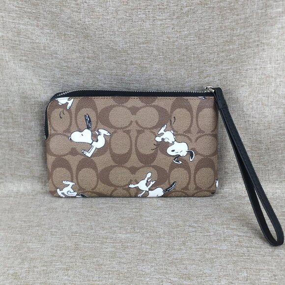 Coach X Peanuts Corner Zip Wristlet Wallet With Snoopy & Woodstock - Picture 3 of 10